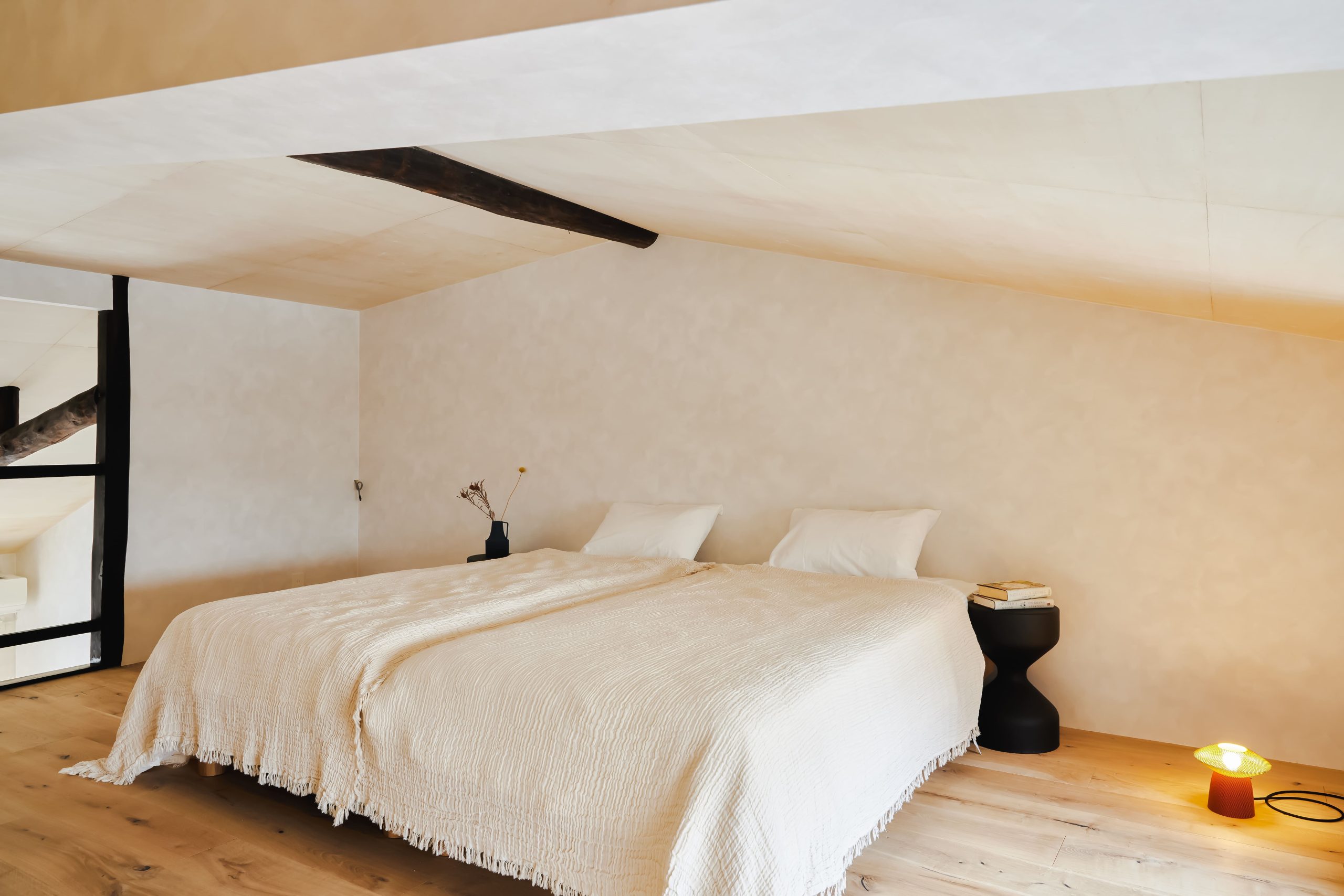 京都の町家を現代のデザインでフルリノベーション