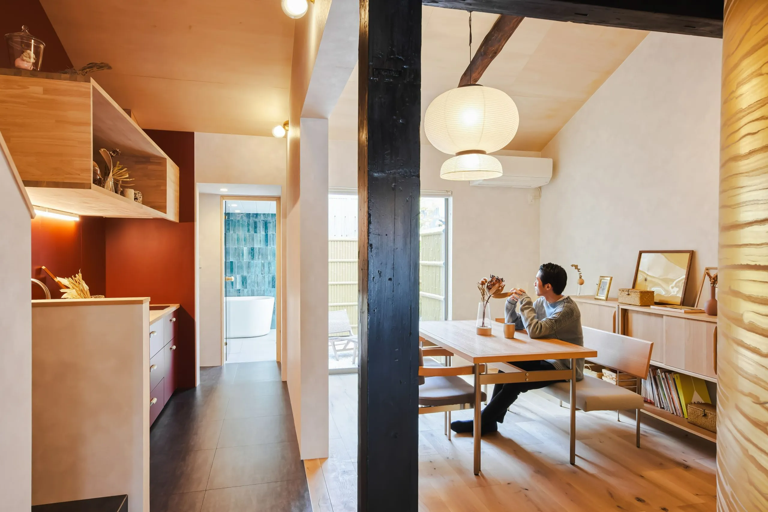 京都の町家を現代のデザインでフルリノベーション