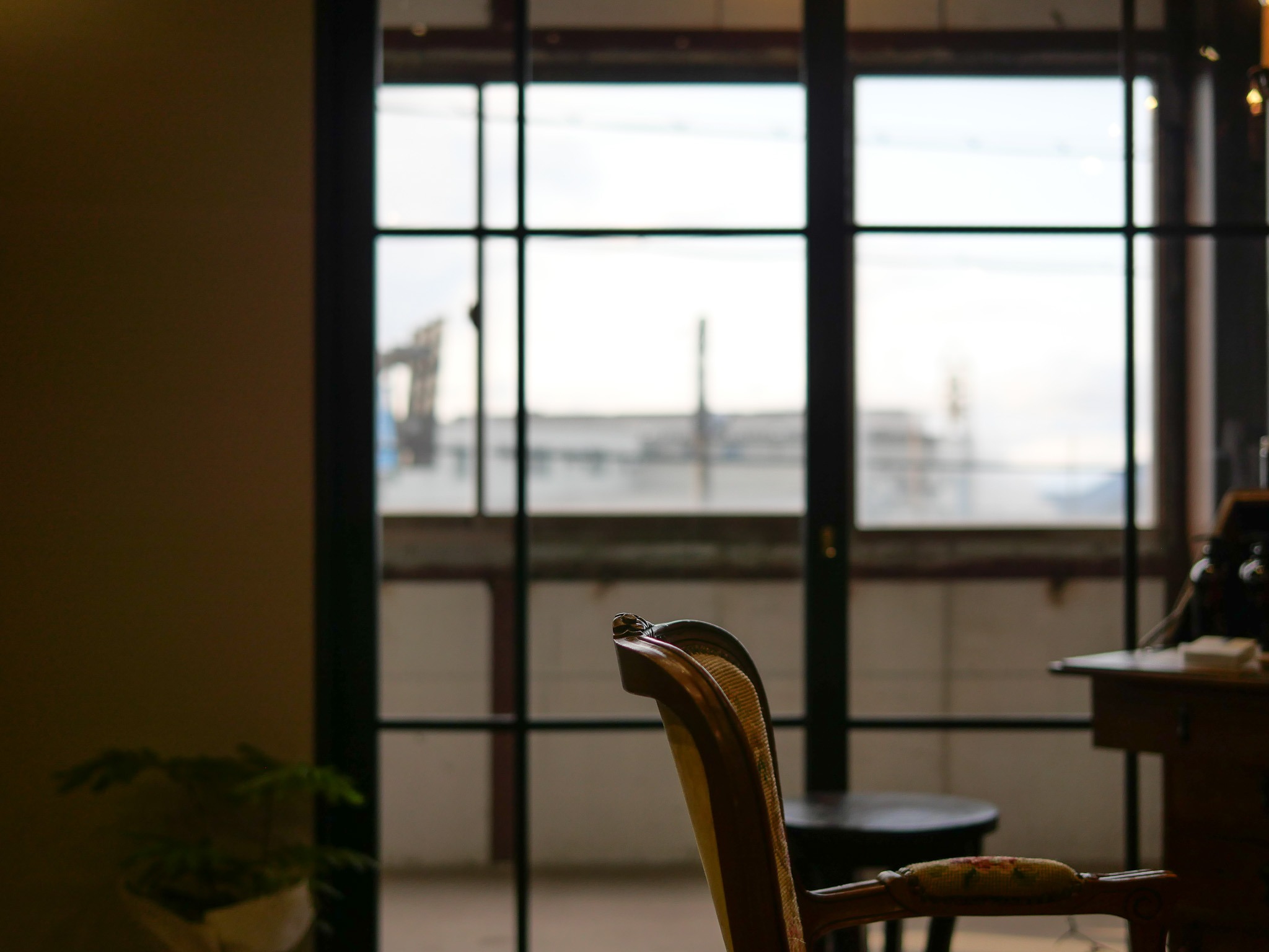 ビルの中、隠れ家のような美容室