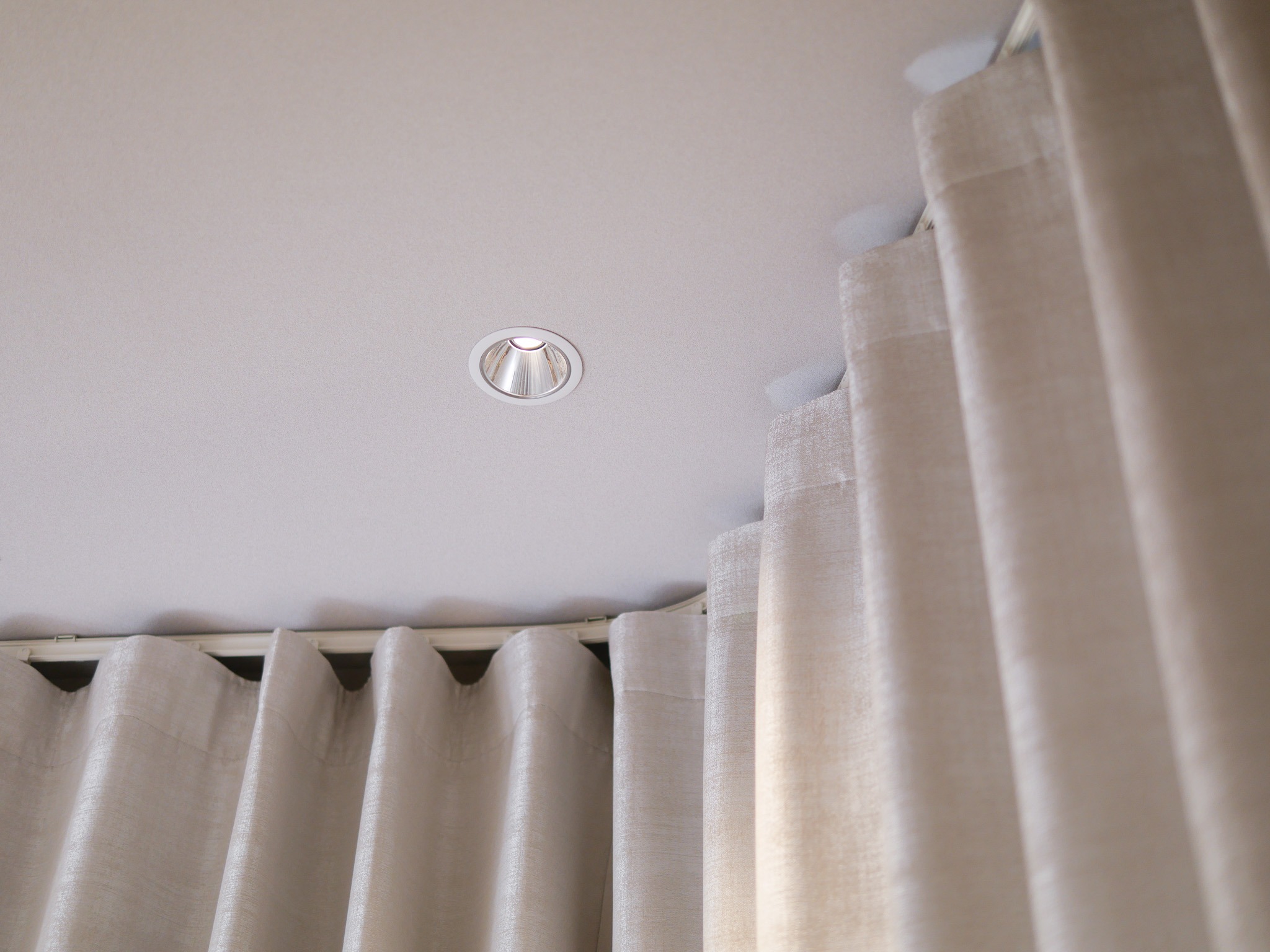 入り口からの動線が美しいプライベートサロン