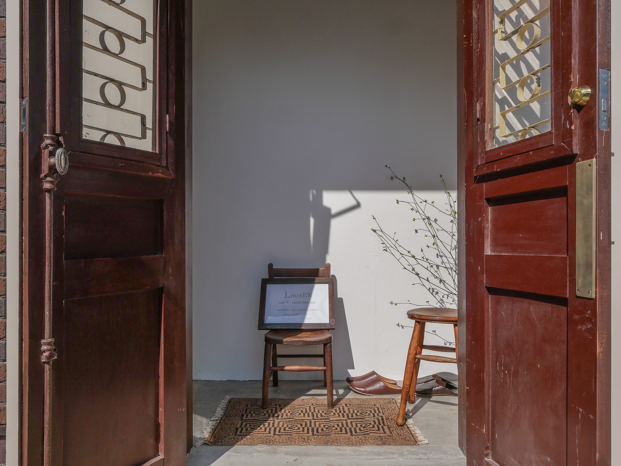 入り口からの動線が美しいプライベートサロン